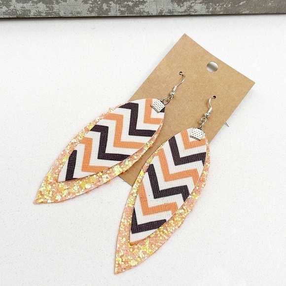 Chevron print teardrop hand made earrings - Picture 1 of 2
